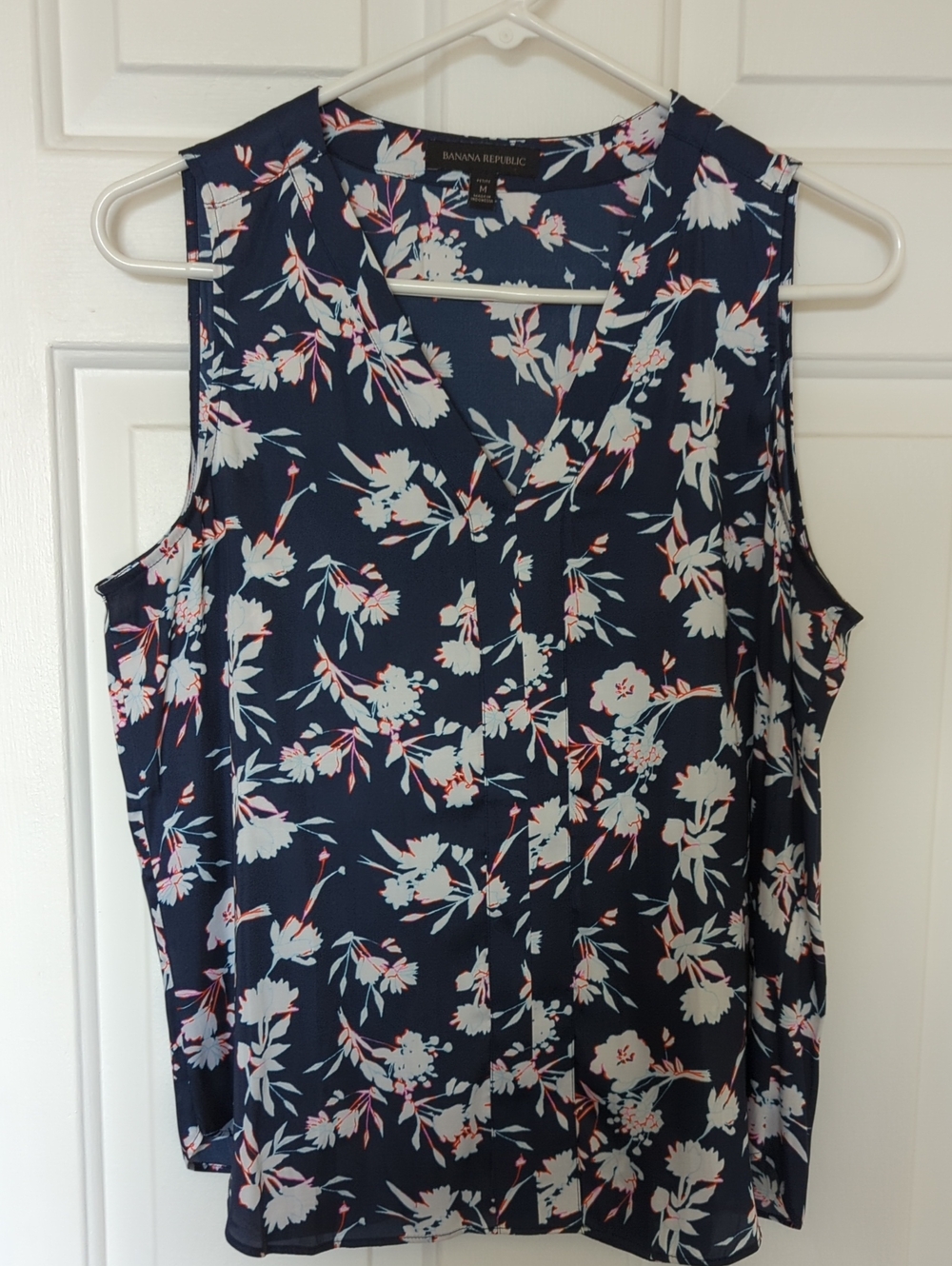 Banana Republic Navy Floral V-Neck Sleeveless Top